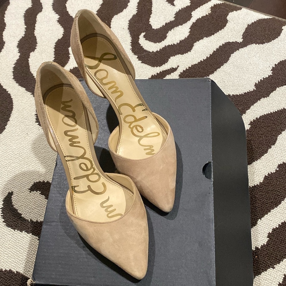 Sam Edelman nude suede pumps